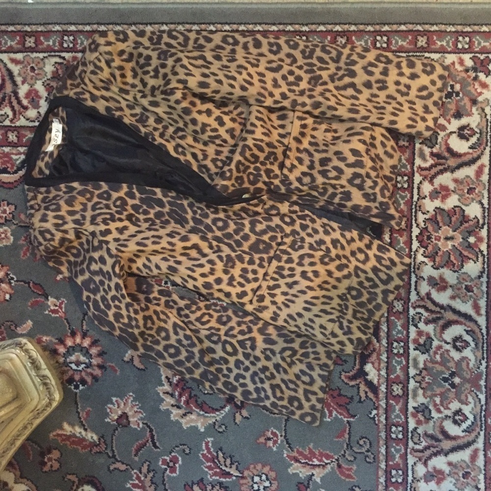 Cheetah print blazer​
